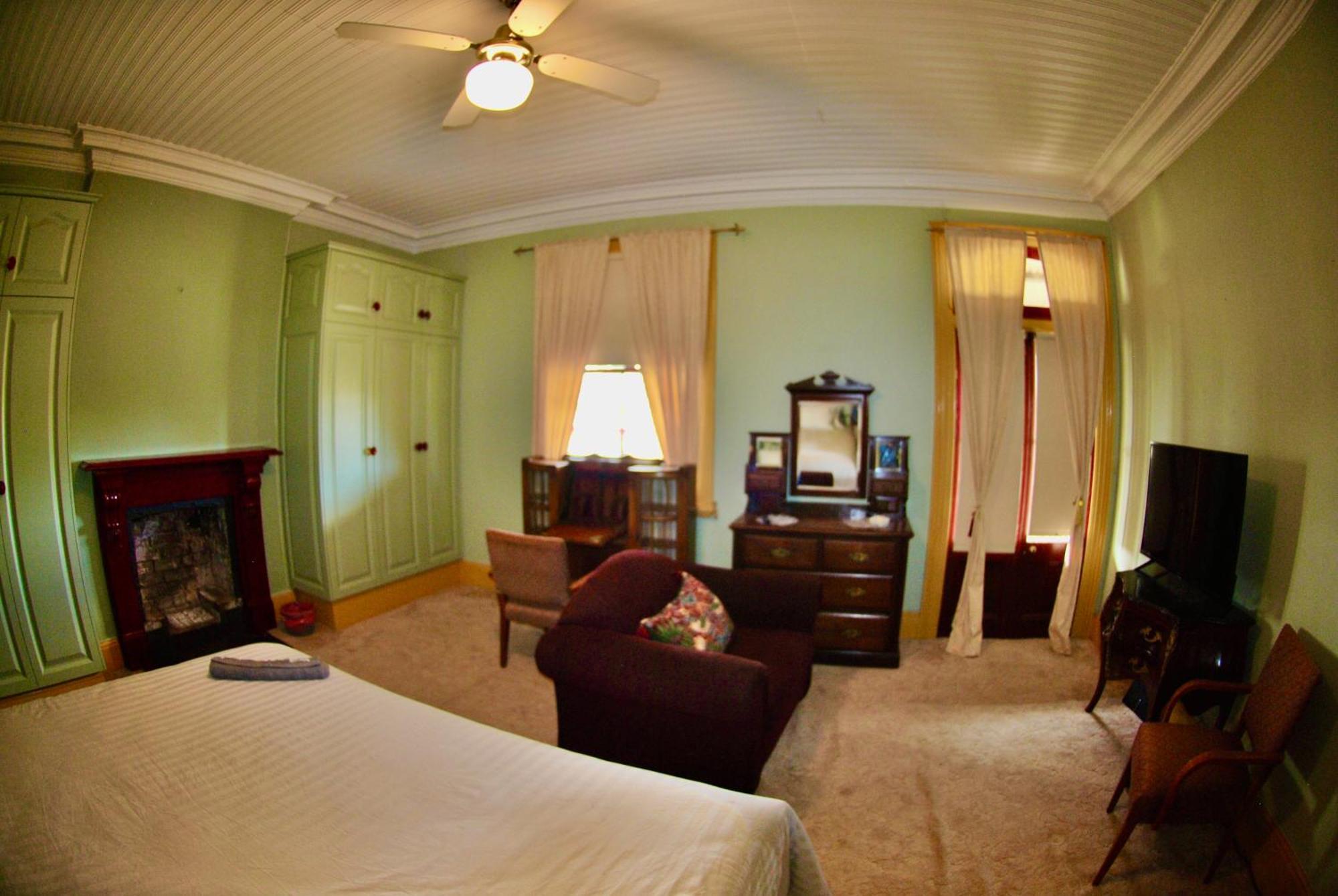 Historic Star Lodge And Station Masters House Narrandera Quarto foto